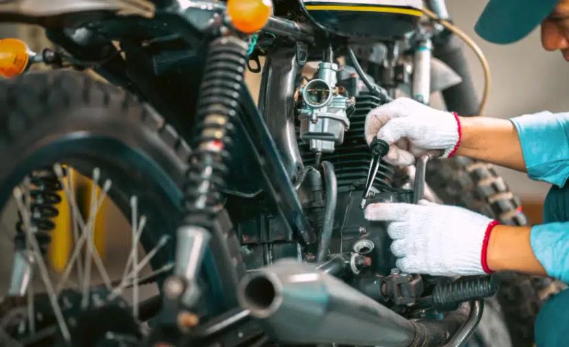 Checklist Servis Berkala Motor: Cek Aki, Ban, Oli, dan Komponen Penting Lainnya