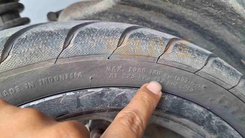 Ban Motor Retak atau Pecah