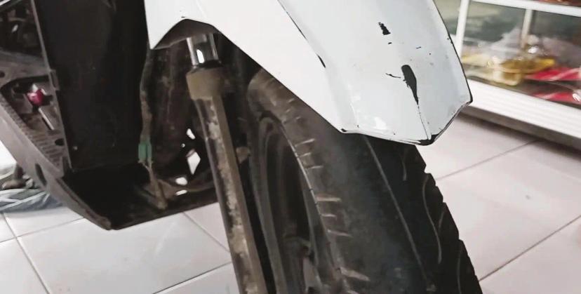 ban motor botak sebelah