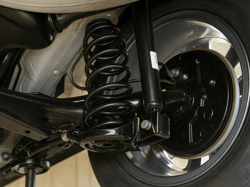 Sistem suspensi mobil