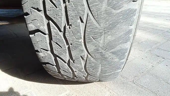 Penyebab Ban Mobil Aus Sebelah dan Solusinya