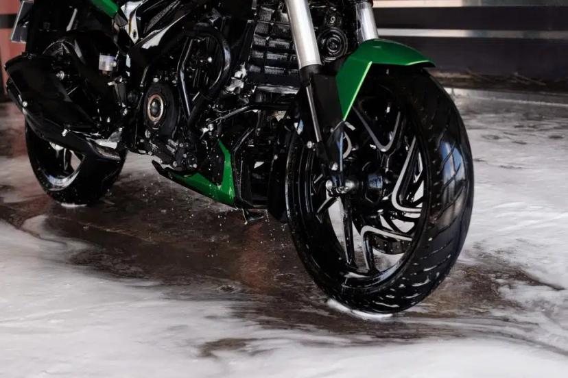 Ban Motor Dual-Sport vs Ban Standar