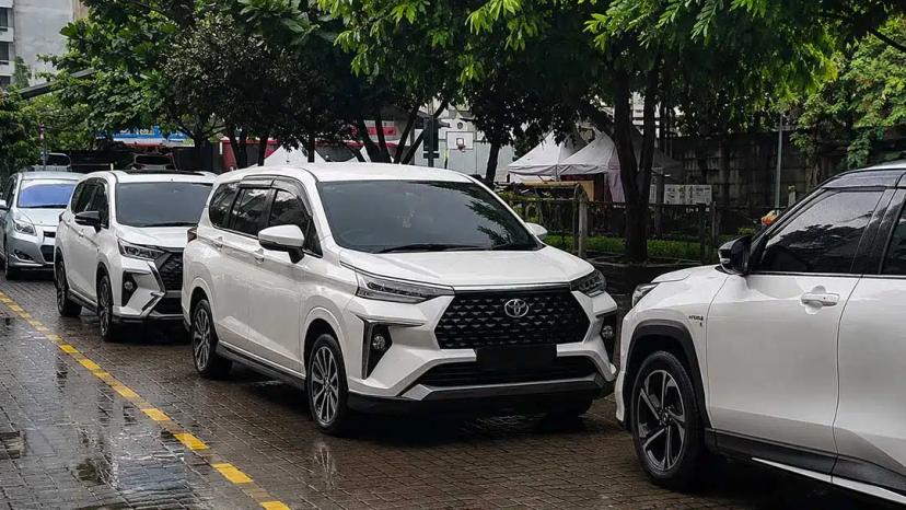 Cara Parkir Paralel Mobil Hybrid