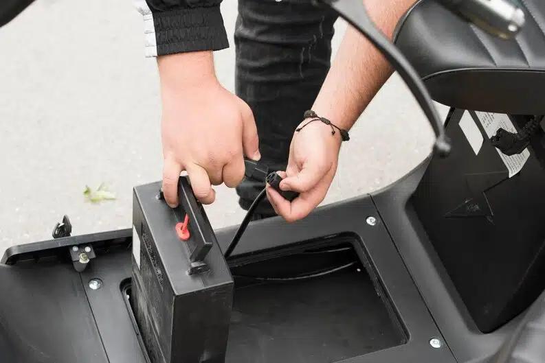 cara tukar tambah aki motor