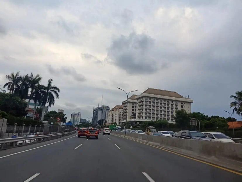 gerbang tol kebon jeruk 1 