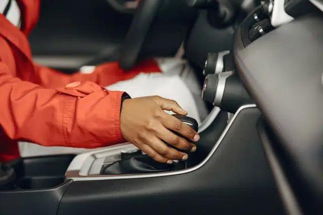 Penyebab Mobil Matic Nyentak