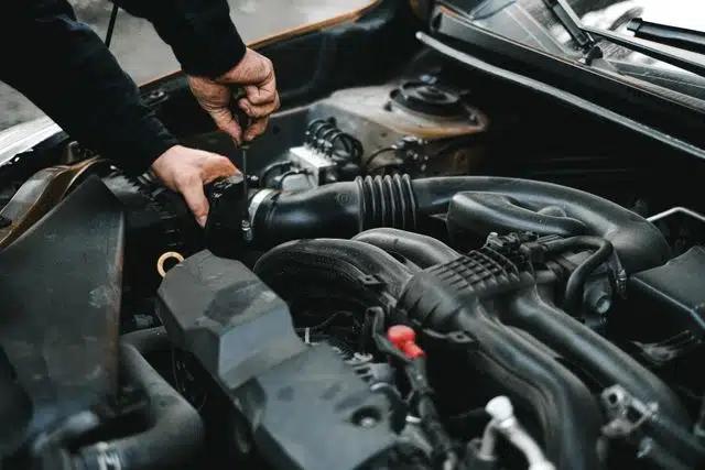 Penyebab Oli Mobil Cepat Habis atau Kering