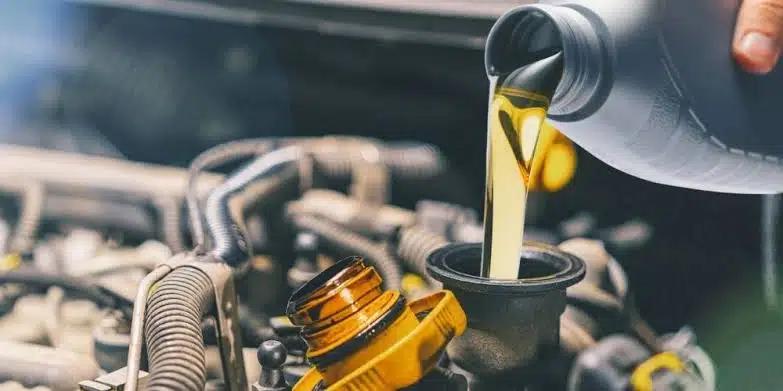 Perbedaan Oli Mesin dan Oli Transmisi