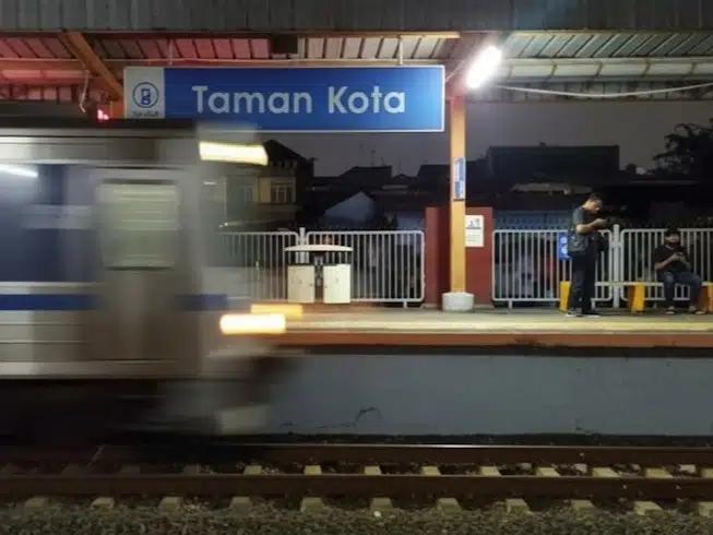 stasiun taman kota​