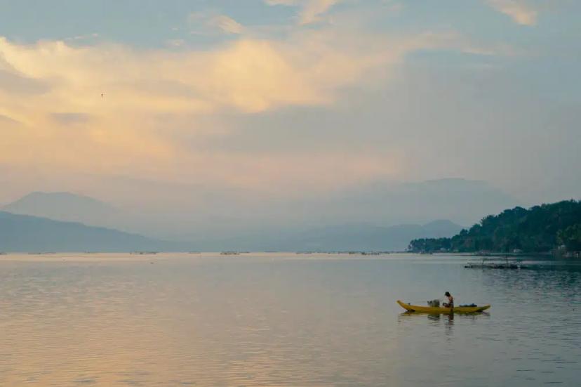 gambar wisata danau singkarak