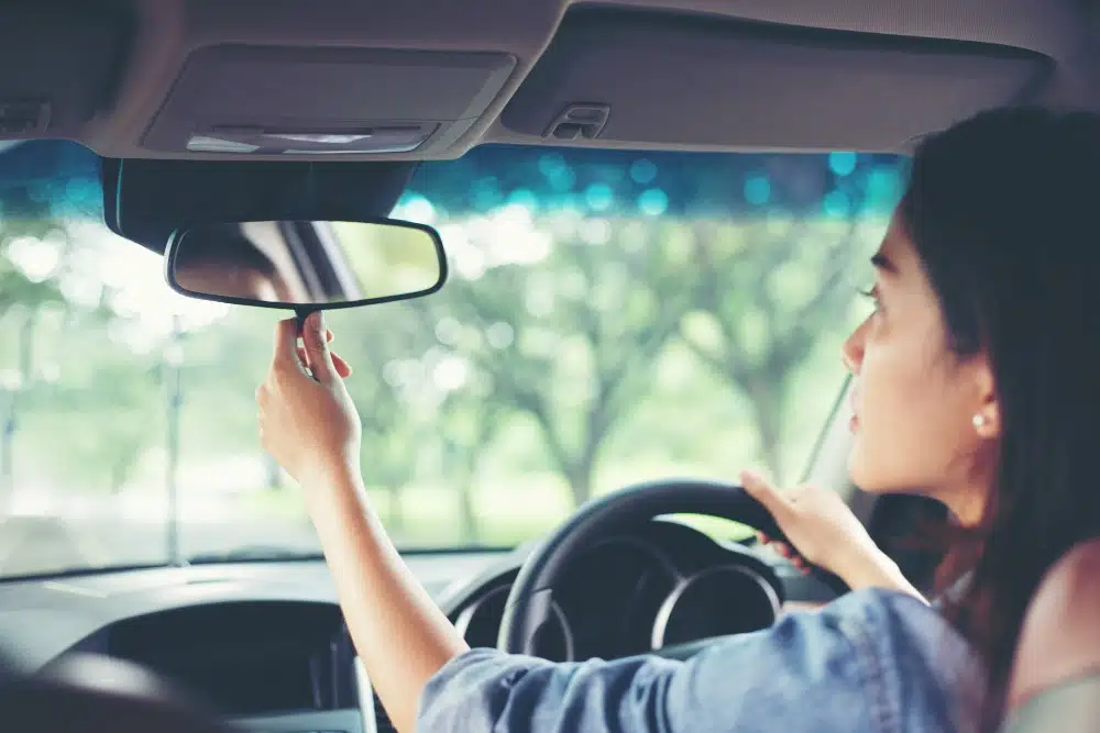  Fungsi Spion Tengah Mobil, Banyak yang Salah Kaprah