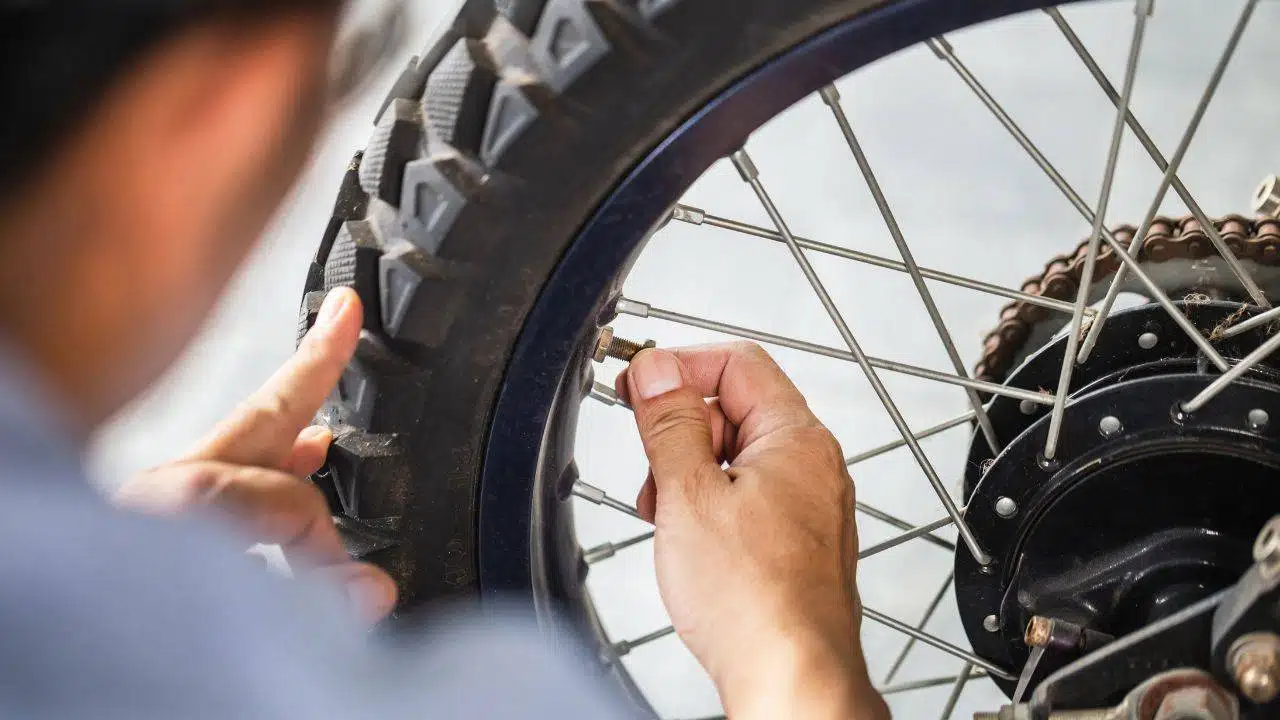 Perbedaan Ban Tubeless dan Ban Tubetype untuk Motor Anda