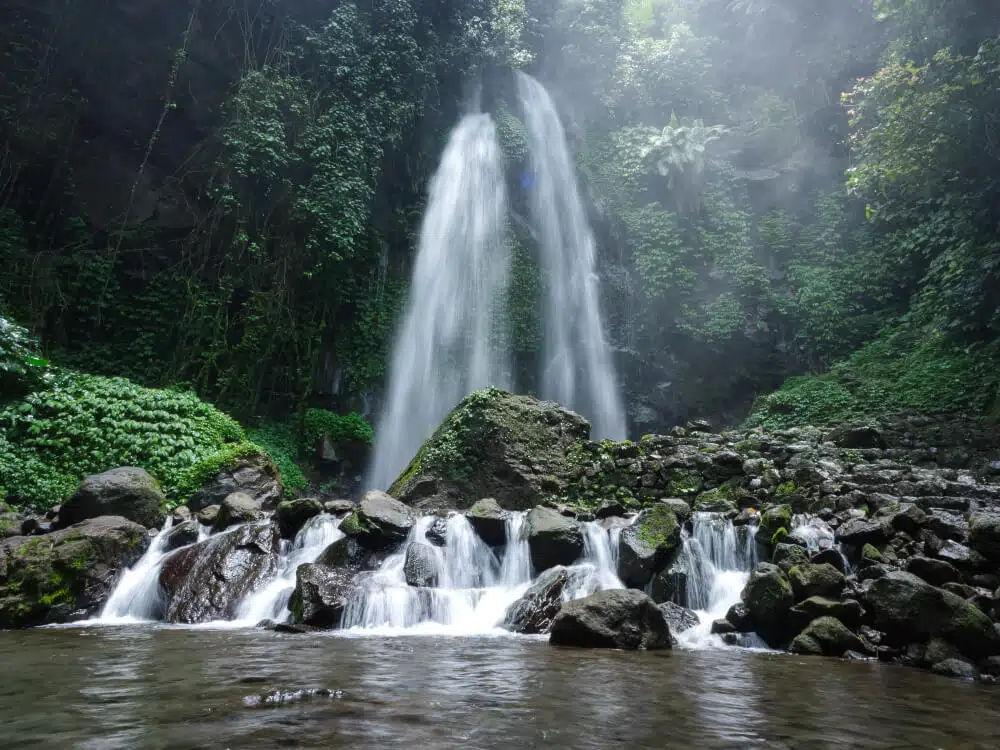 Eksplorasi Keindahan Air Terjun Dlundung di Trawas