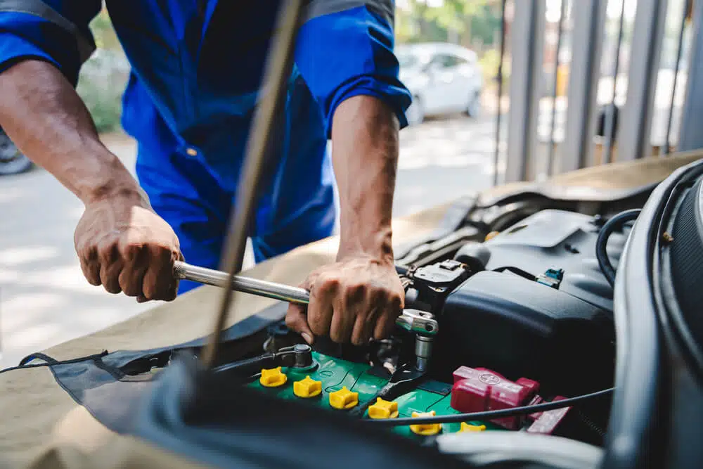 Tips Merawat Aki Mobil Agar Tetap Awet dan Tidak Mudah Soak