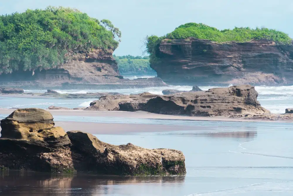 Pantai Ngobaran Gunungkidul Yogyakarta: | AstraOtoshop.com