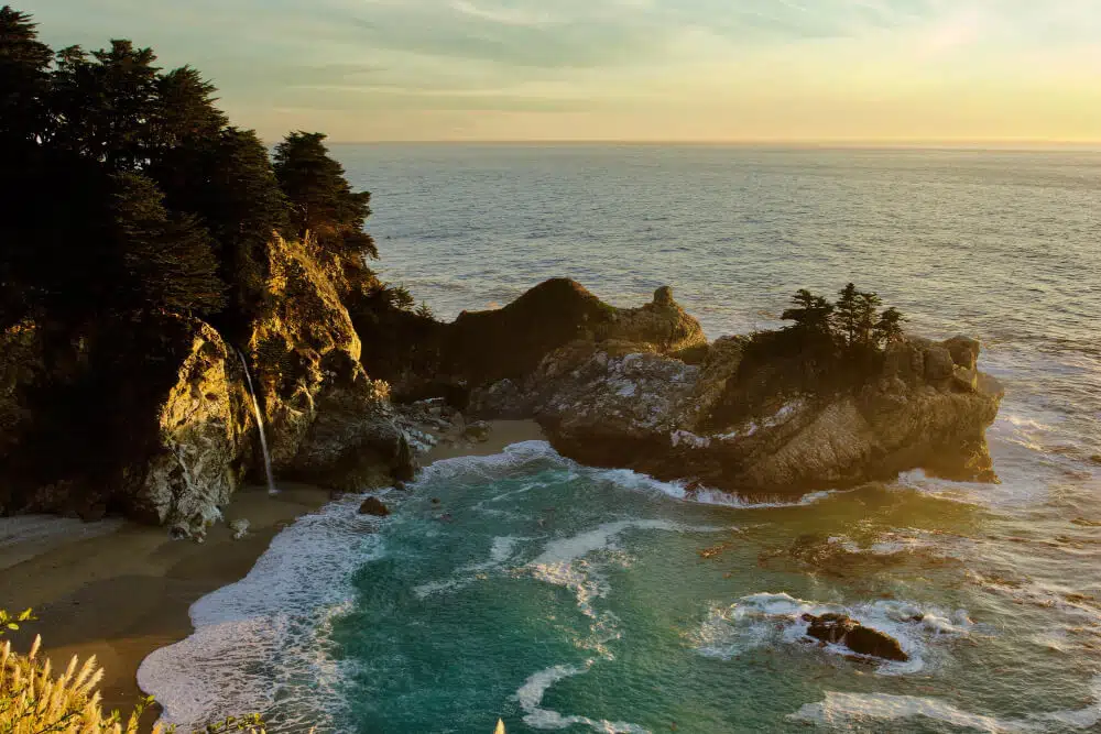 Jelajahi Pesona Alam Pantai Pacar Tulungagung