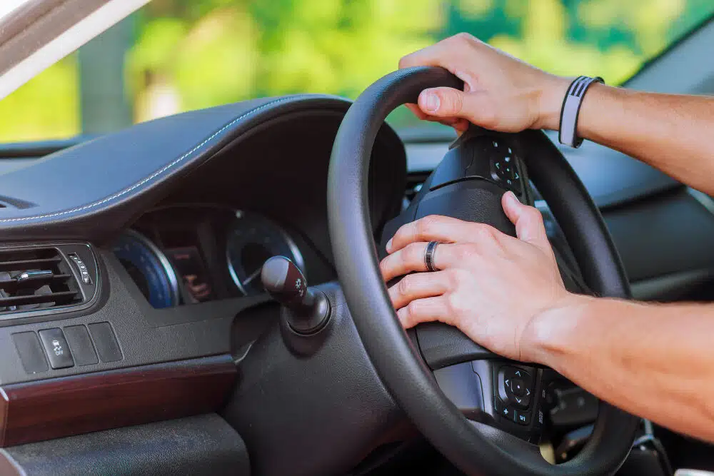 Setir Mobil Lari ke Kiri? Jangan Panik! Simak Penyebab | AstraOtoshop.com