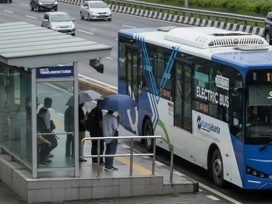 16 Rute TransJabodetabek Terbaru 2025: Panduan Jadwal dan Halte Saat Kendaraan Bermasalah
